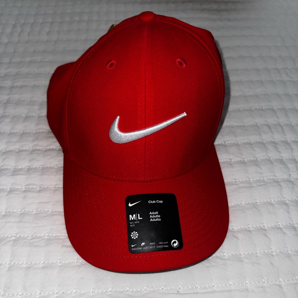 Nike Club Structured Swoosh Hat Size M/L University Red Cap FB5625 657 NWT.